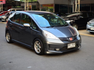 HONDA JAZZ 1.5SV Free Down Gray Color