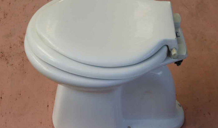 Selling a flush toilet White, Good Condition, Seco