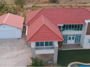 Large Modern Home 4 bed, Swimming Pool and Large L