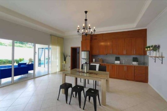 3 Bedroom Pool Vila for Sale in Pratamnak Just 5 M