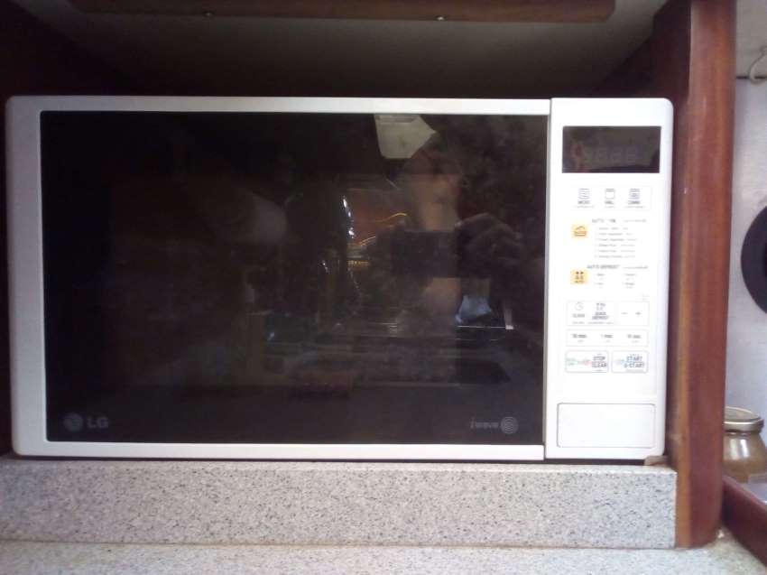 LG Microwave FOR SALE