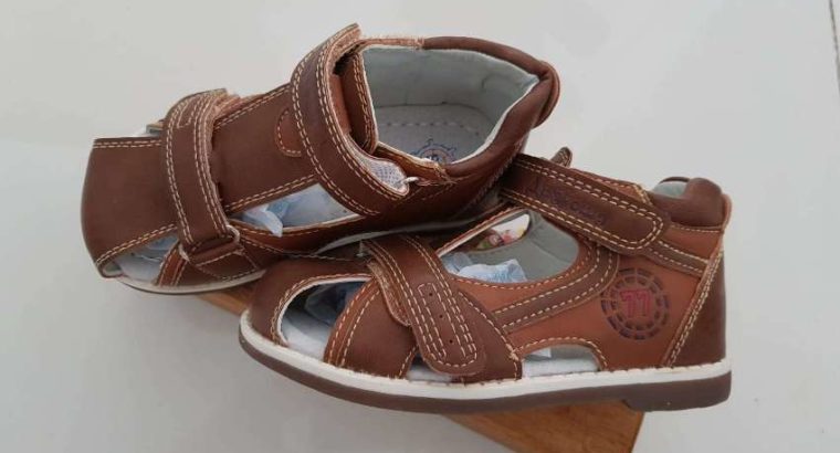 Leather child sandals