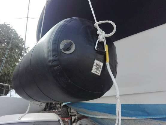 Fendress heavy duty inflatable fender. 105 cm x 45